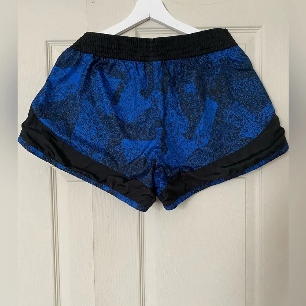 Nike Women's Athletic Shorts in Black and Blue size L